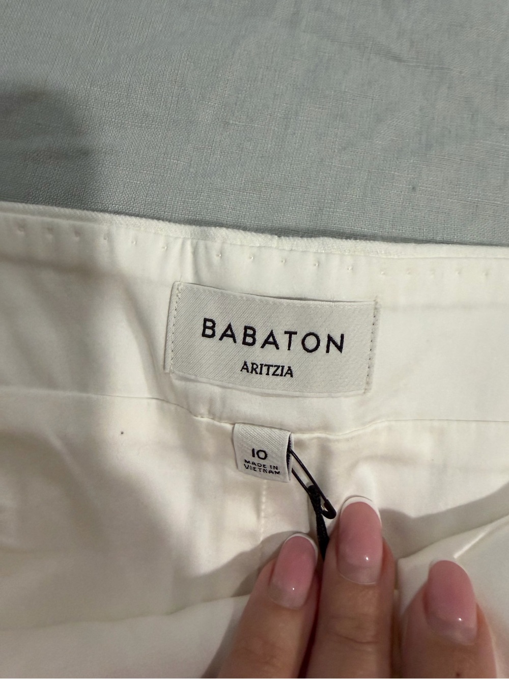 Aritzia Babaton White Skort - Picture 5 of 5